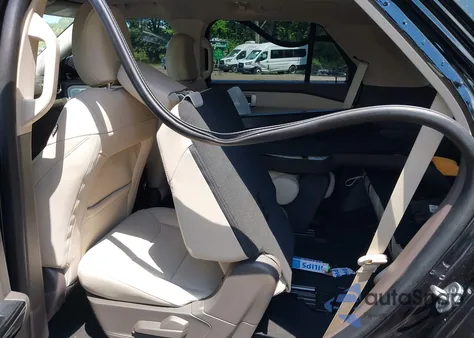 2022 Ford Explorer Platinum z USA, uszkodzony, nr VIN 1FM5K8HC8NGB84188